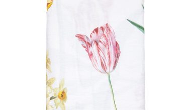 Early Flowers Tablecloth in White, from Linoroom