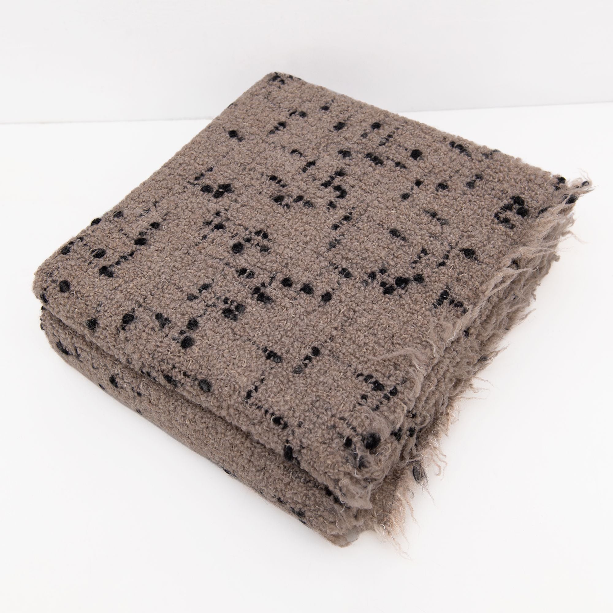 Peg Throw in Piuma, Limonta Society