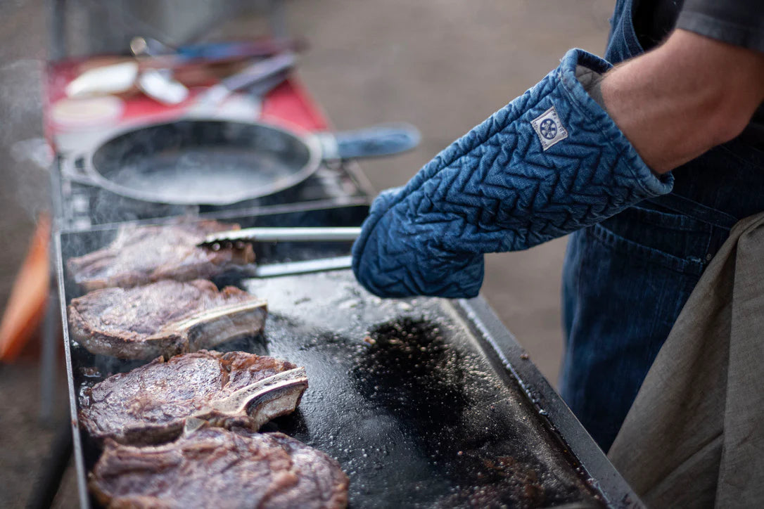 Herringbone Oven Mitt in Medium Vintage, from Mi Cocina - Image 2