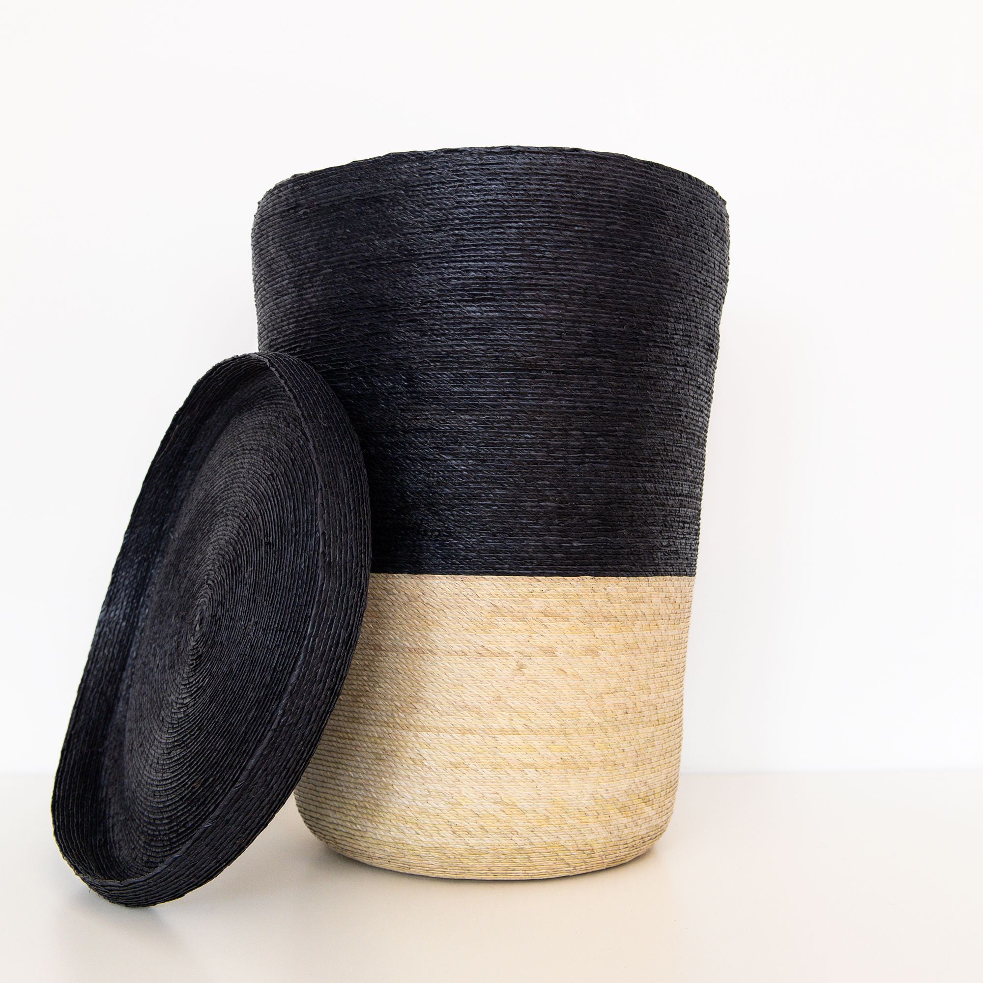 Hamper in Carbon