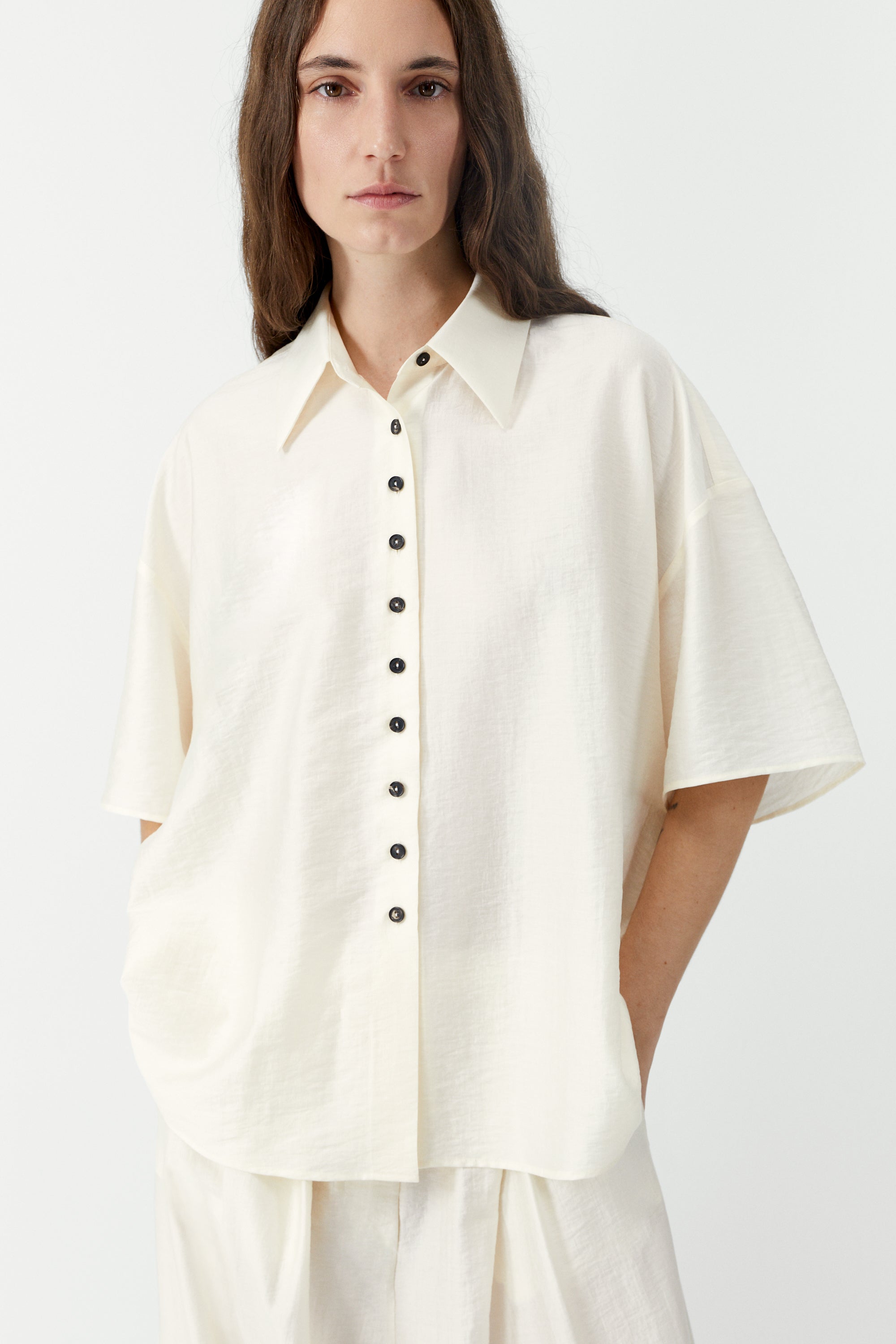 Short Sleeve Shirt in Marfil. from Cordera - Image 2