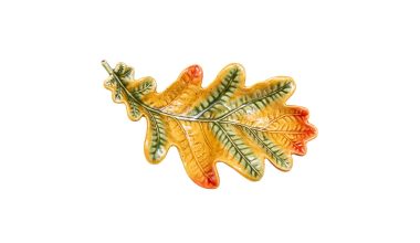Medium Grudrun Oak Leaf, from Vista Alegre