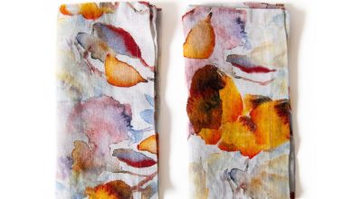 Orange Flow on White Linen Napkins Set of 2 in 20 x 20, from Linen Tales