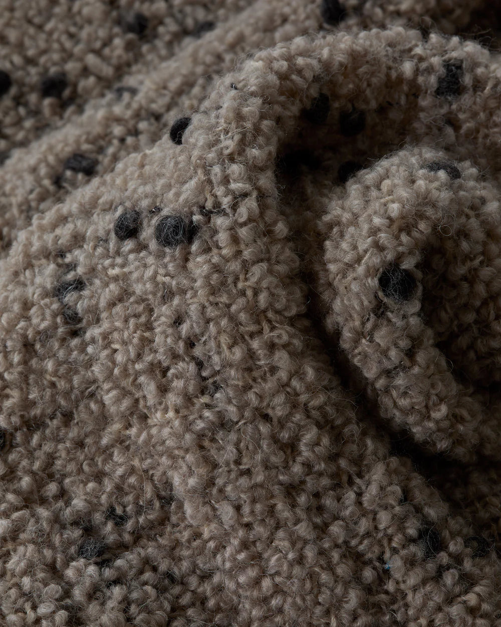 Peg Throw in Piuma, Limonta Society - Image 3