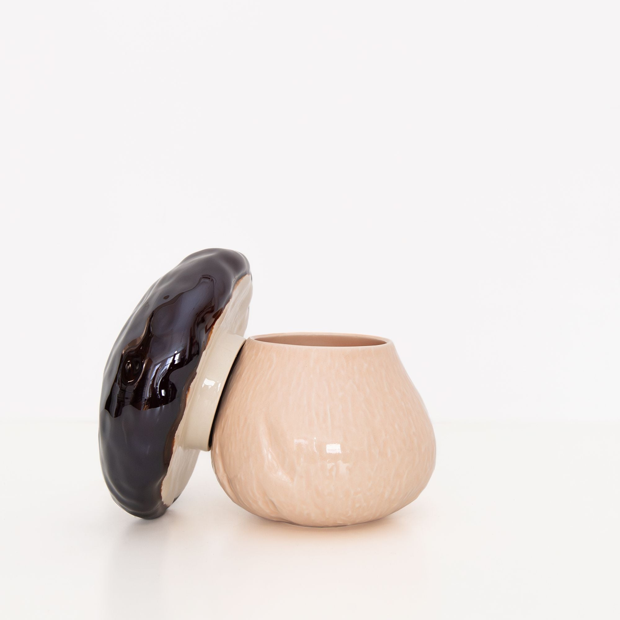 Medium Mushroom Box, from Vista Alegre by Claudia Schiffer - Image 2